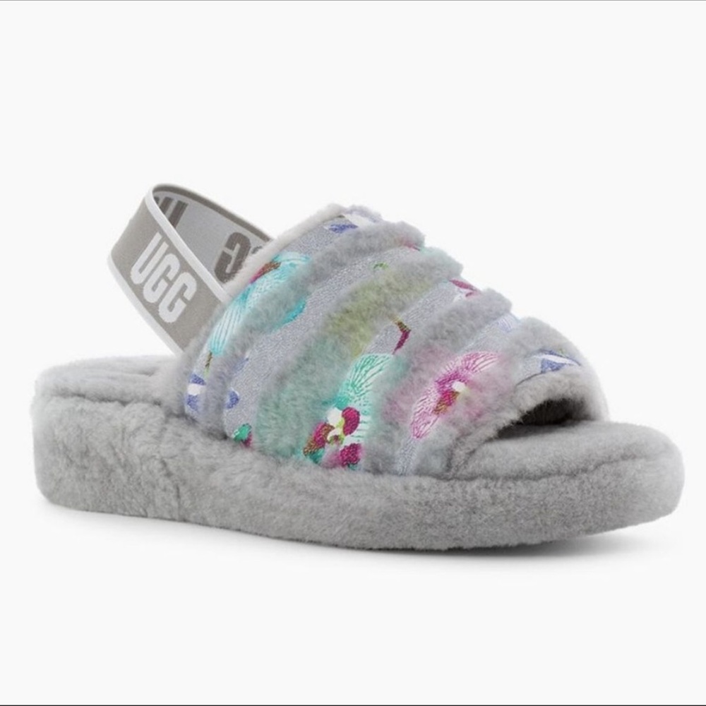 UGG FLUFF YEAH TIGER FLOWER
LIGHT GRAY WOOL SLIPPERS SANDALS SIZE 7